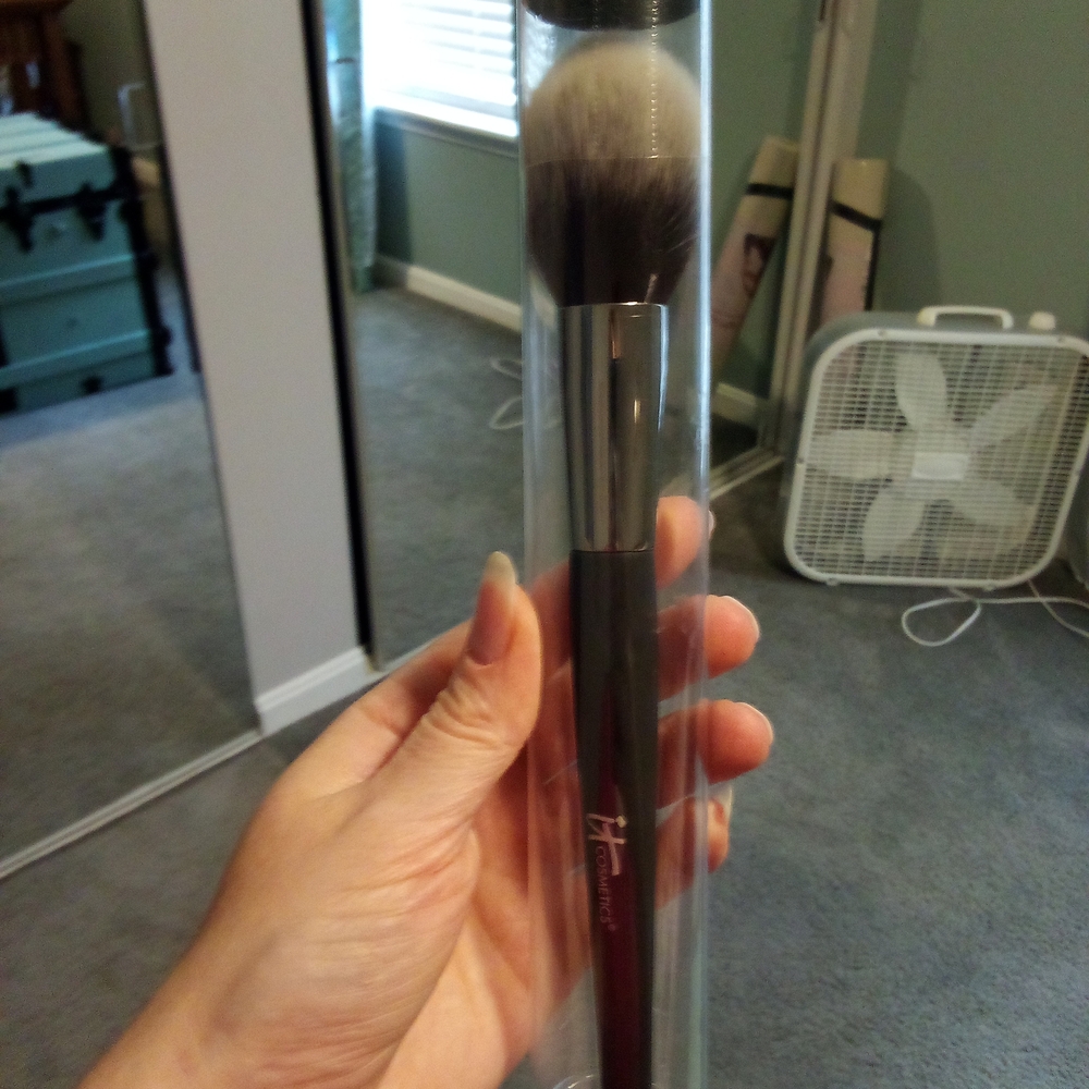 IT Cosmetics Makeup Brush